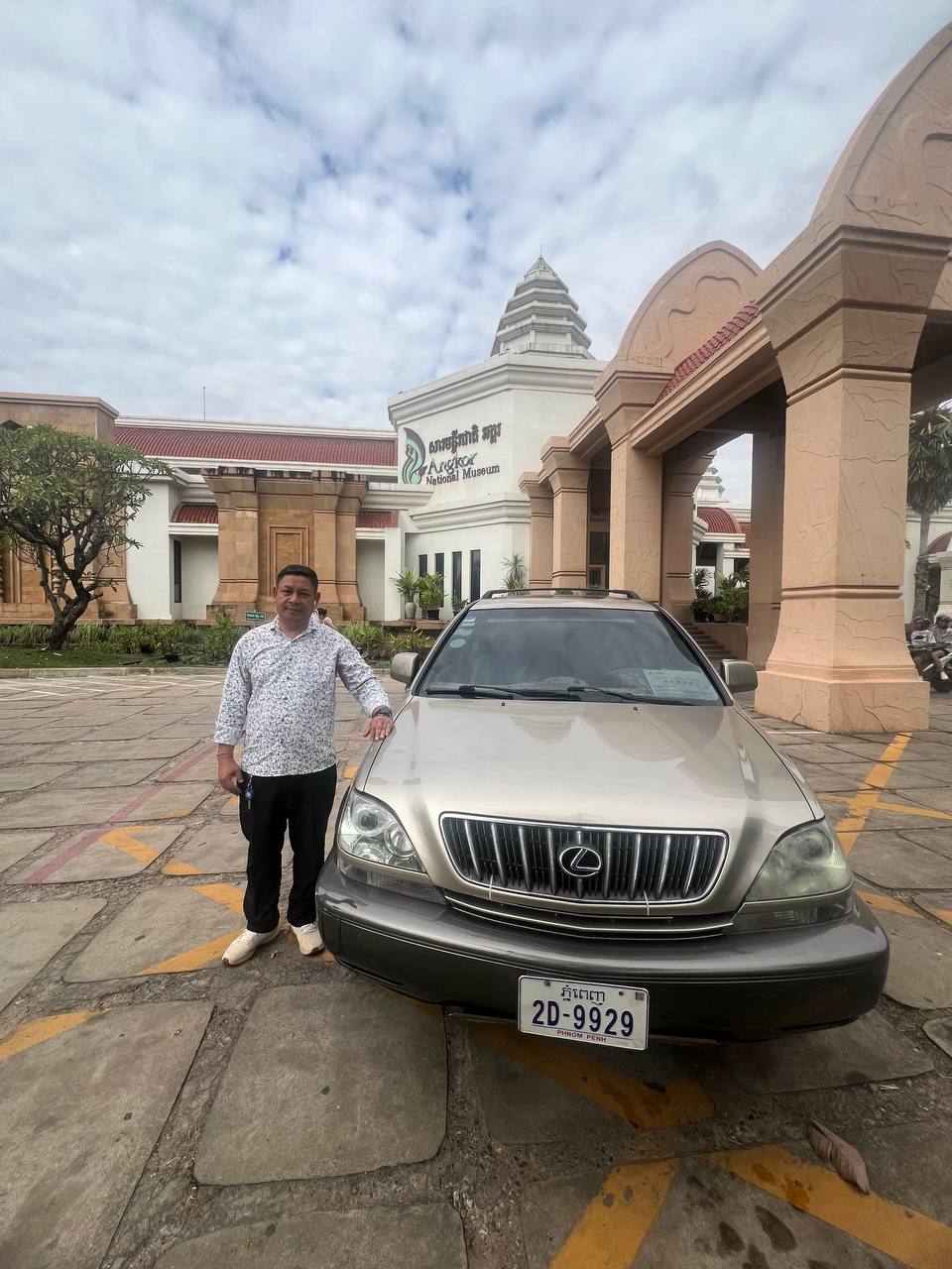 Meet Mr. Mom Sovandy – Your Expert Tour Guide in Cambodia